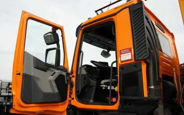 RENAULT K 480 / 8x4 / WYWROTKA DWUSTRONNA / HYDROBURTA / KLAPODRZWI  / SPROWADZONY / PO KONTRAKCIE SERWISOWYM 