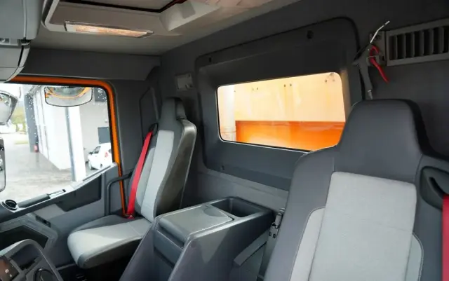 RENAULT K 480 / 8x4 / WYWROTKA DWUSTRONNA / HYDROBURTA / KLAPODRZWI  / SPROWADZONY / PO KONTRAKCIE SERWISOWYM 