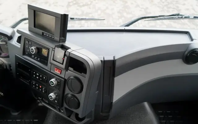 RENAULT K 480 / 8x4 / WYWROTKA DWUSTRONNA / HYDROBURTA / KLAPODRZWI  / SPROWADZONY / PO KONTRAKCIE SERWISOWYM 