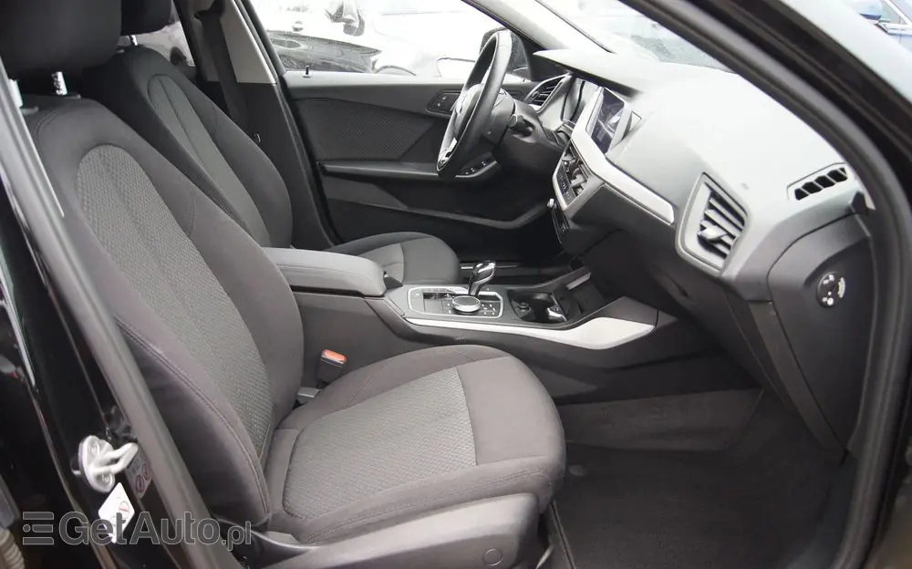 BMW Seria 1 118i Advantage