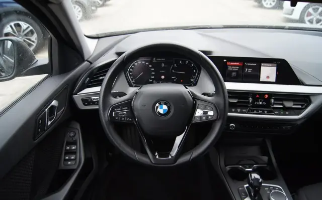 BMW Seria 1 118i Advantage