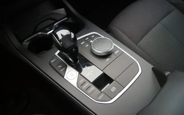 BMW Seria 1 118i Advantage