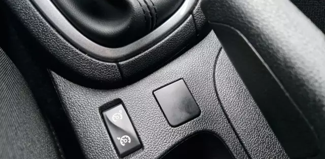 RENAULT Clio 1.2 16v (75 KM)