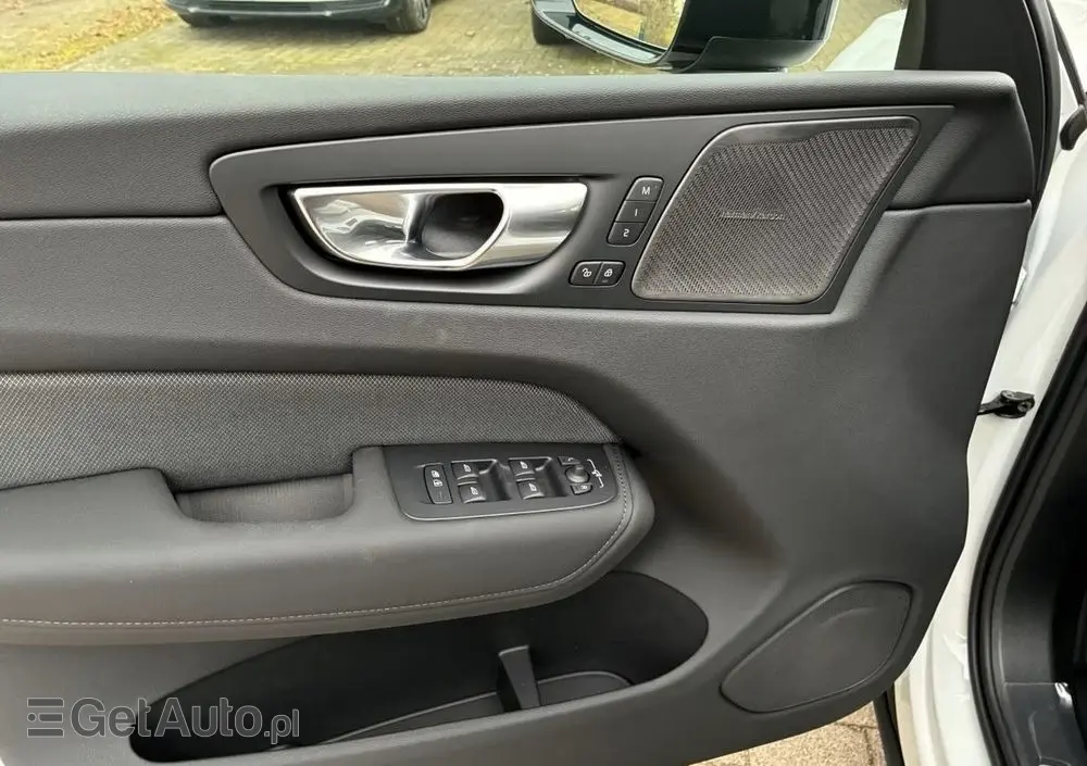 VOLVO XC 60 B5 B AWD Plus Black Edition