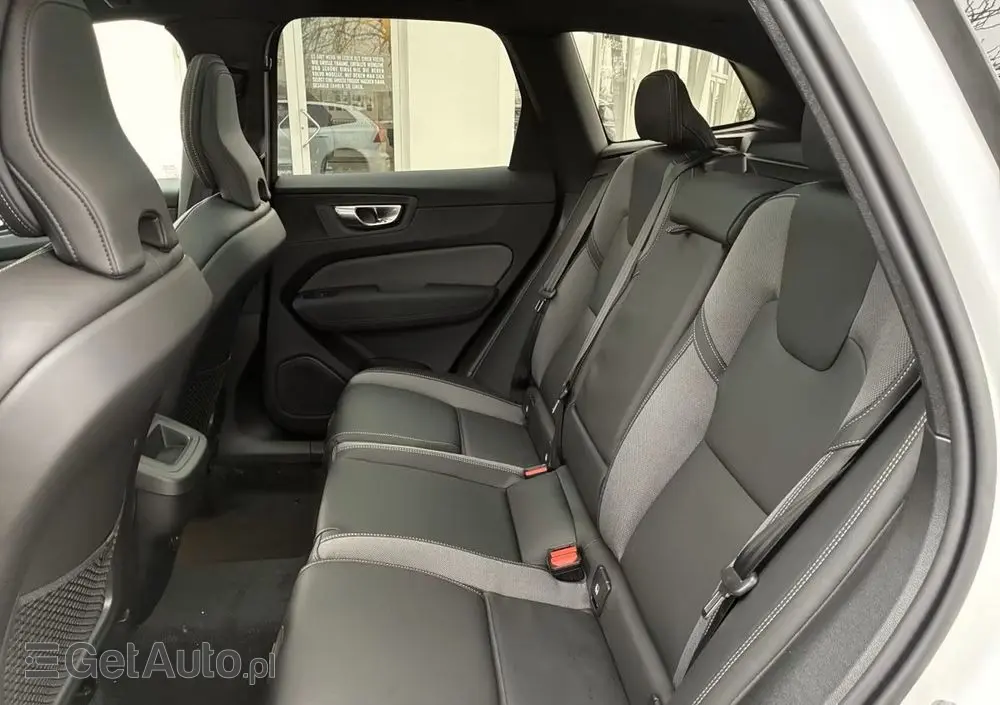 VOLVO XC 60 B5 B AWD Plus Black Edition