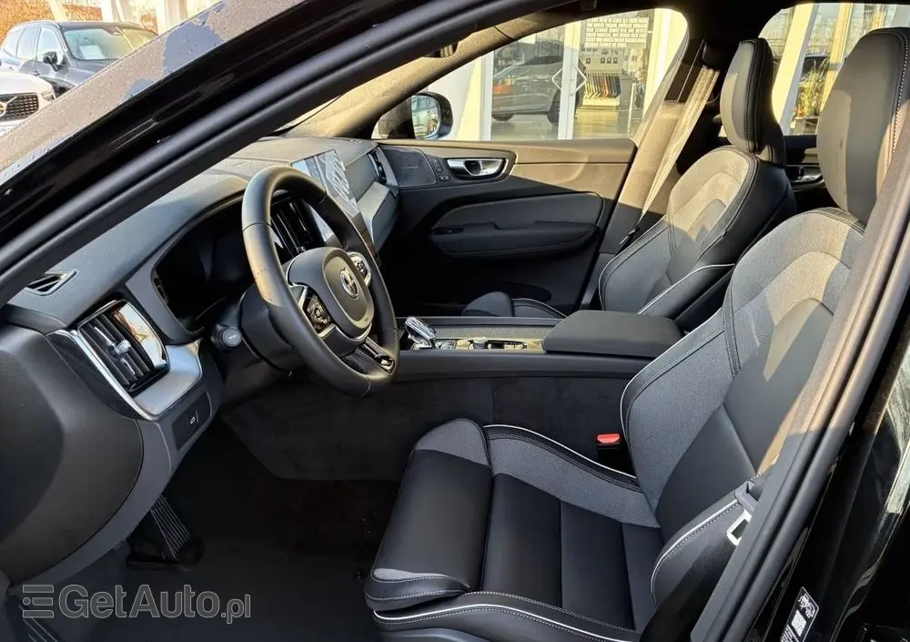 VOLVO XC 60 B5 B AWD Plus Black Edition