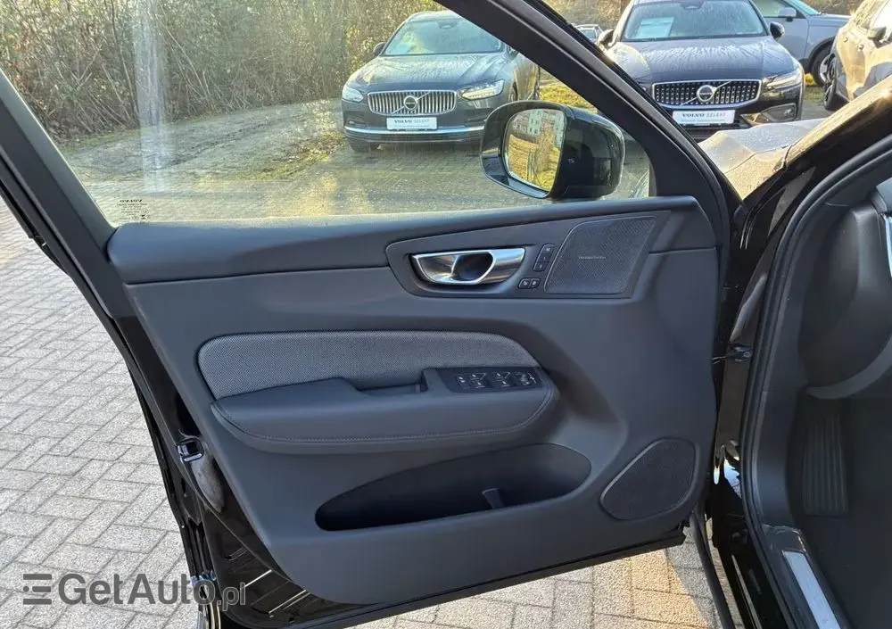 VOLVO XC 60 B5 B AWD Plus Black Edition