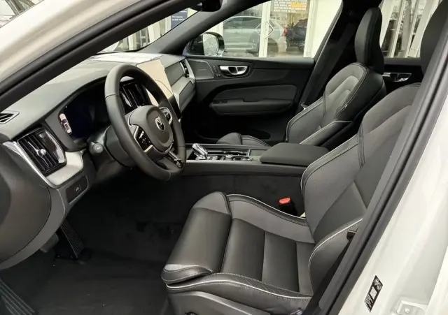 VOLVO XC 60 B5 B AWD Plus Black Edition