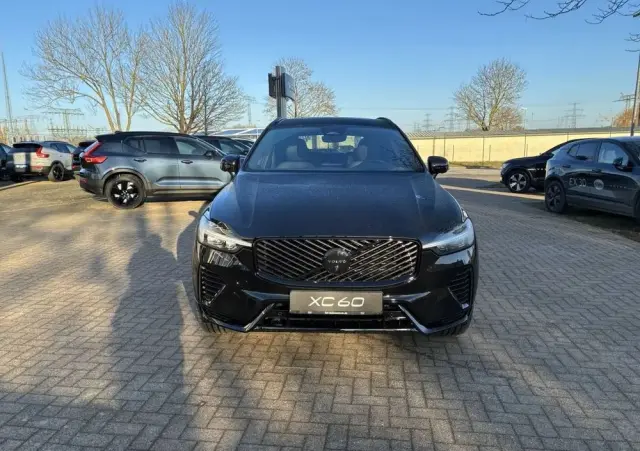 VOLVO XC 60 B5 B AWD Plus Black Edition