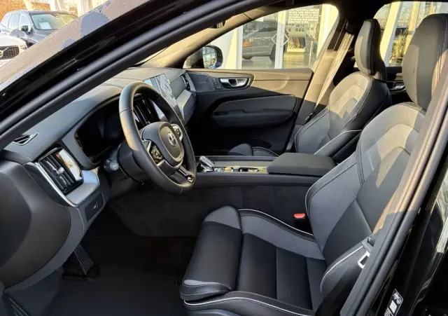 VOLVO XC 60 B5 B AWD Plus Black Edition