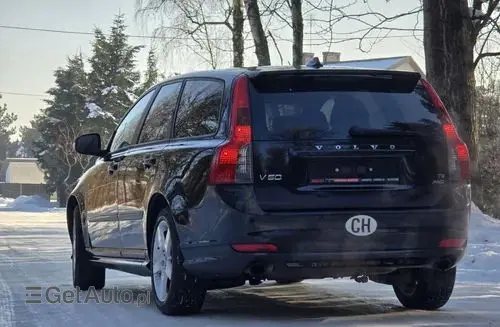 VOLVO V50 