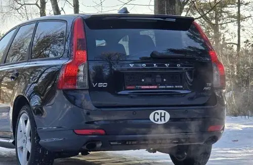 VOLVO V50 
