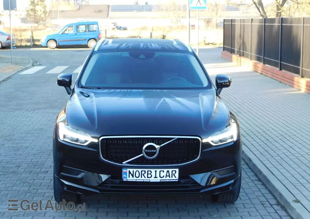 VOLVO XC 60 T4 Momentum Pro