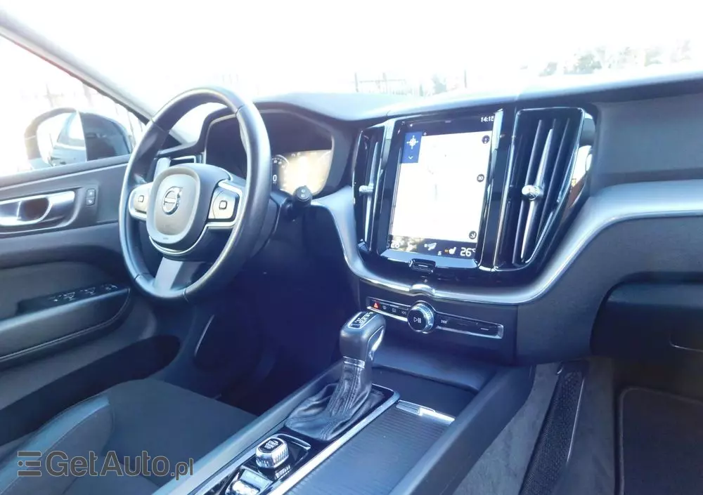 VOLVO XC 60 T4 Momentum Pro