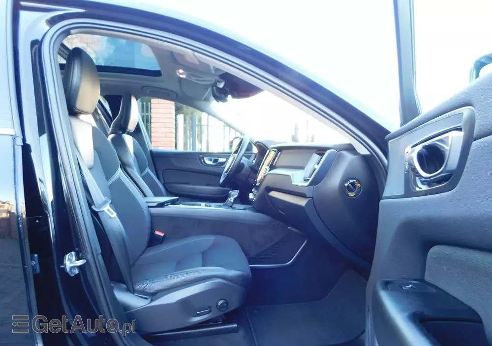 VOLVO XC 60 T4 Momentum Pro