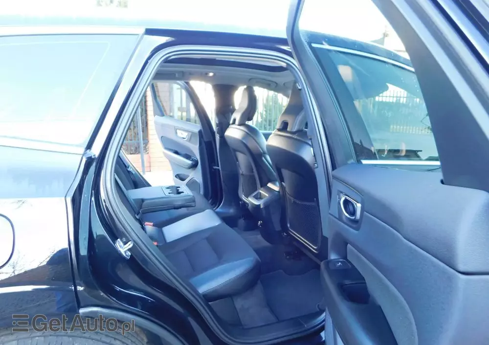 VOLVO XC 60 T4 Momentum Pro