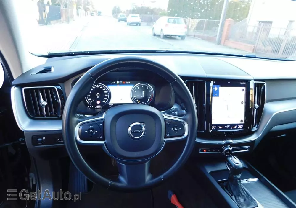 VOLVO XC 60 T4 Momentum Pro