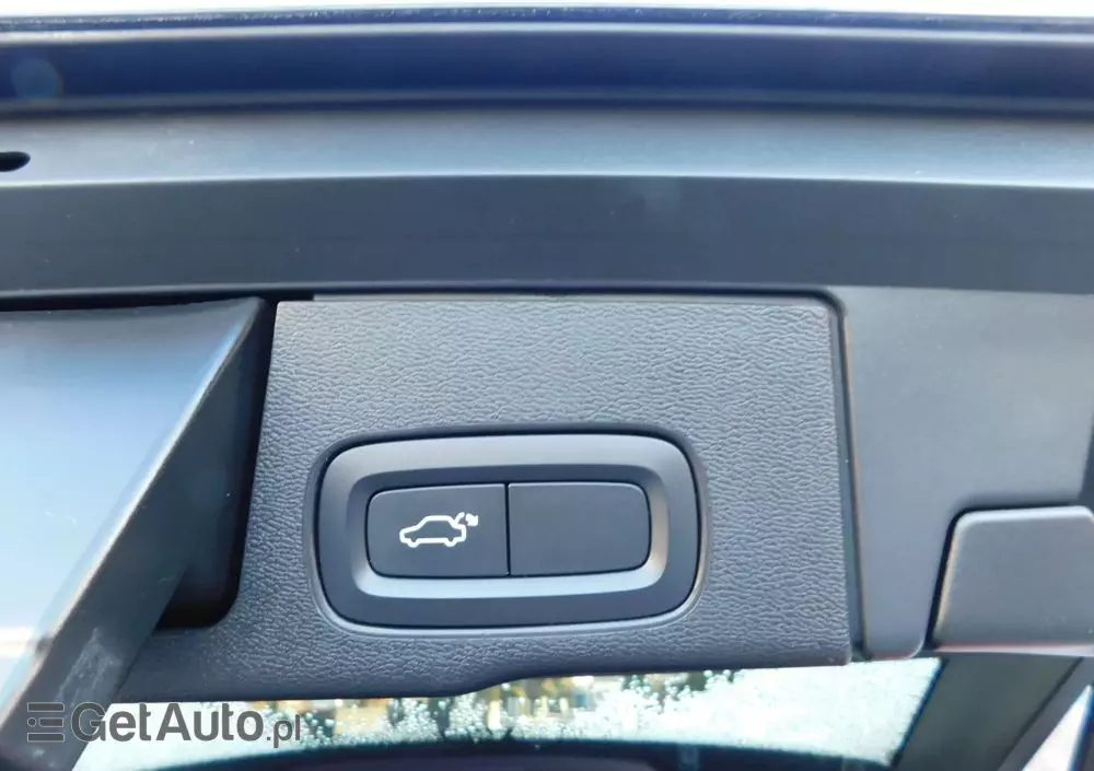 VOLVO XC 60 T4 Momentum Pro