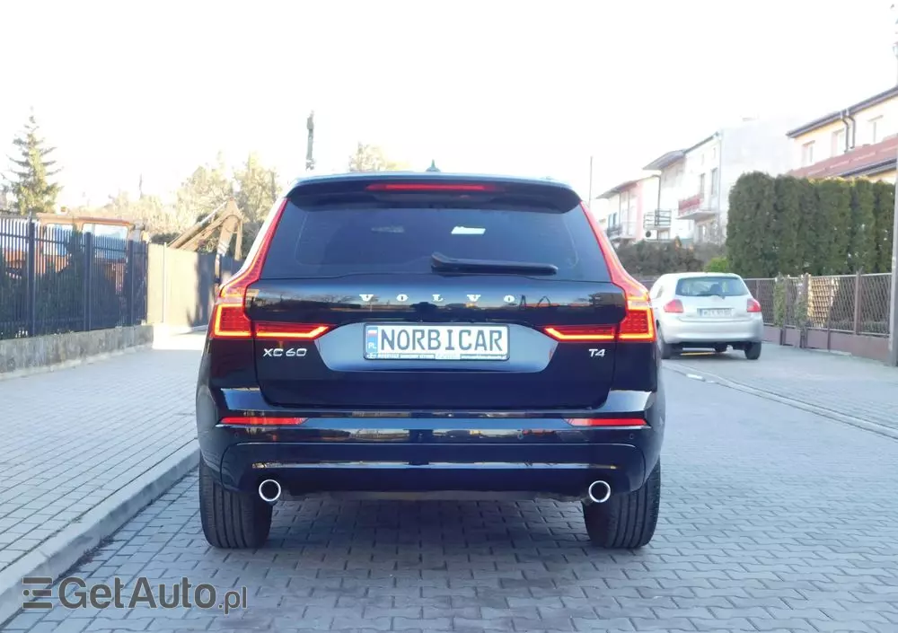 VOLVO XC 60 T4 Momentum Pro