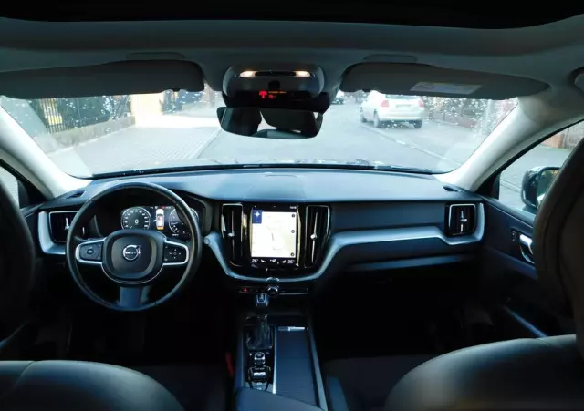 VOLVO XC 60 T4 Momentum Pro