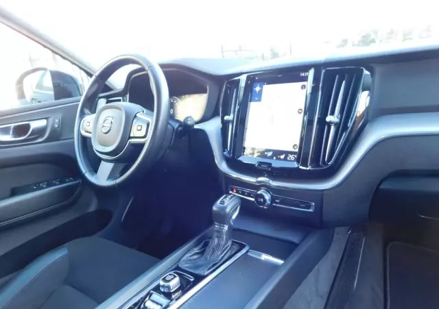 VOLVO XC 60 T4 Momentum Pro