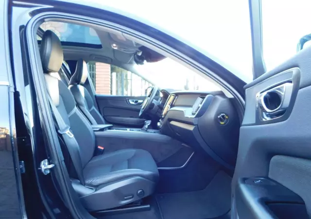 VOLVO XC 60 T4 Momentum Pro