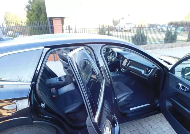 VOLVO XC 60 T4 Momentum Pro