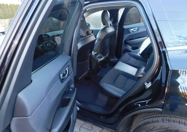 VOLVO XC 60 T4 Momentum Pro