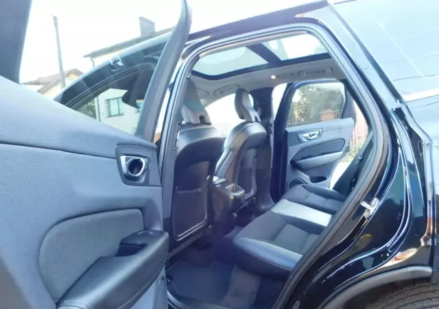 VOLVO XC 60 T4 Momentum Pro