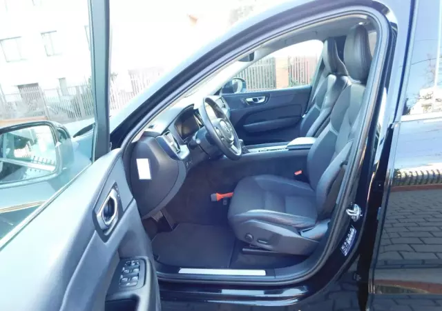 VOLVO XC 60 T4 Momentum Pro