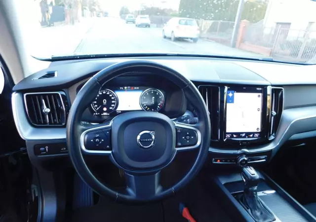 VOLVO XC 60 T4 Momentum Pro