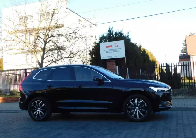 VOLVO XC 60 T4 Momentum Pro