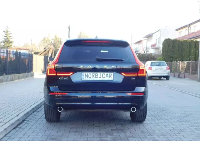 VOLVO XC 60 T4 Momentum Pro