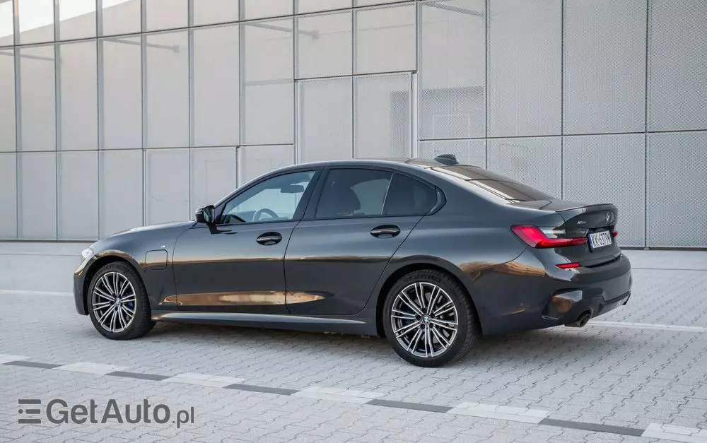 BMW Seria 3 330e PHEV xDrive M Sport