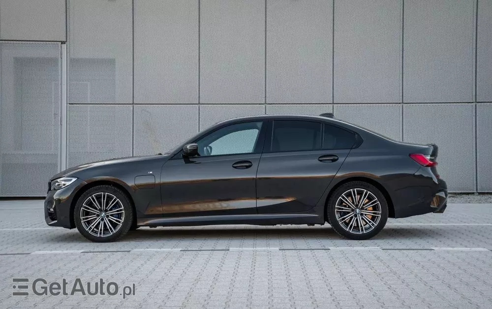 BMW Seria 3 330e PHEV xDrive M Sport