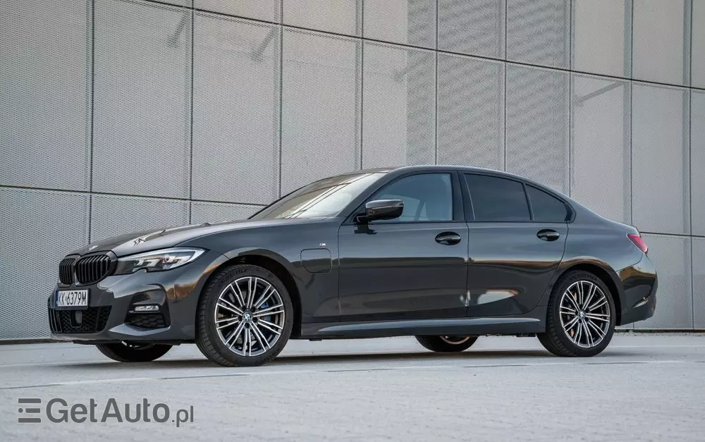BMW Seria 3 330e PHEV xDrive M Sport