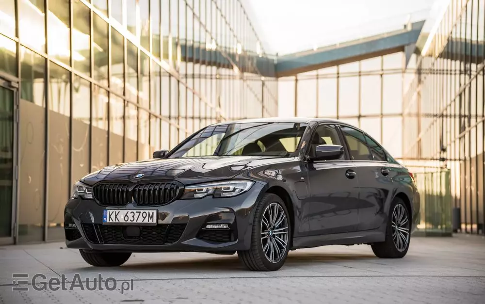 BMW Seria 3 330e PHEV xDrive M Sport