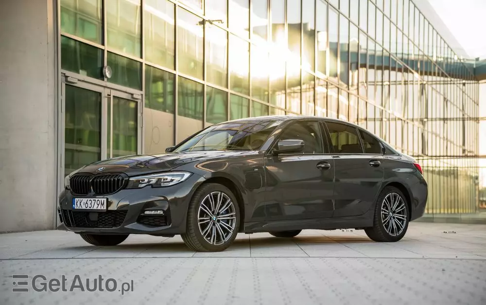 BMW Seria 3 330e PHEV xDrive M Sport