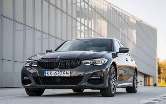 BMW Seria 3 330e PHEV xDrive M Sport