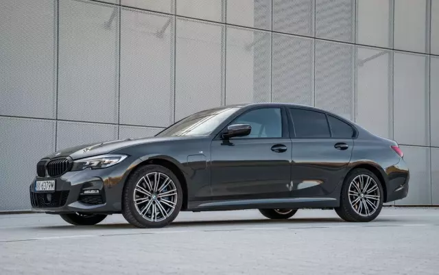BMW Seria 3 330e PHEV xDrive M Sport
