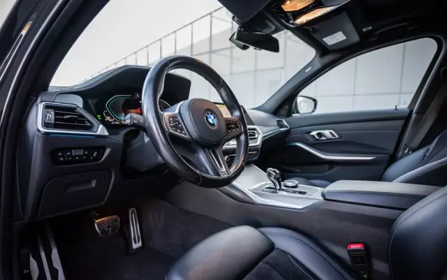 BMW Seria 3 330e PHEV xDrive M Sport