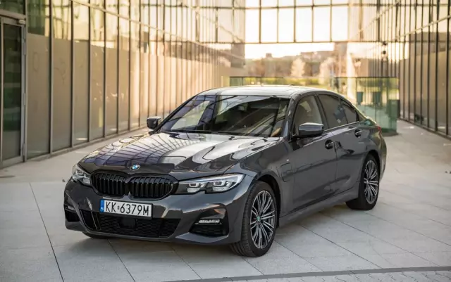 BMW Seria 3 330e PHEV xDrive M Sport