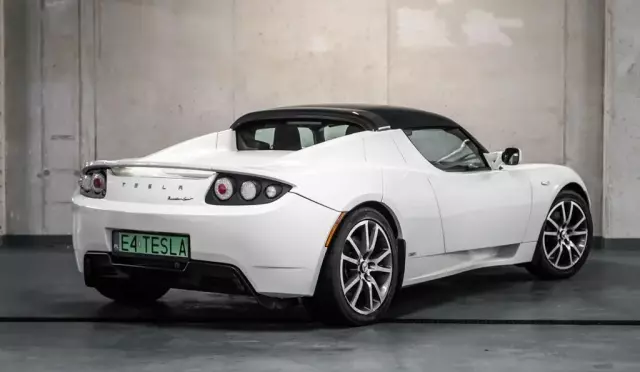 TESLA Roadster 