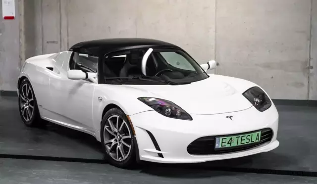 TESLA Roadster 