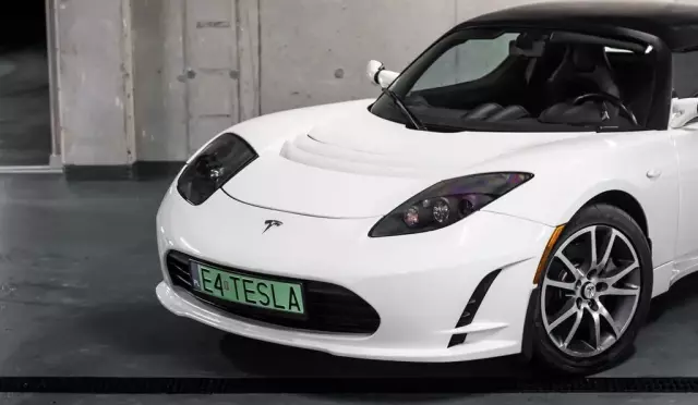 TESLA Roadster 