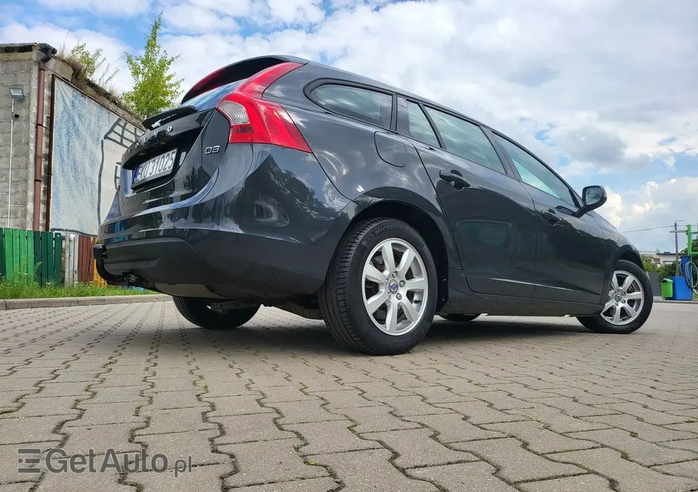 VOLVO V60 