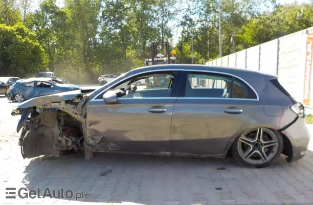 MERCEDES-BENZ Klasa A 200 AMG Line 7G-DCT