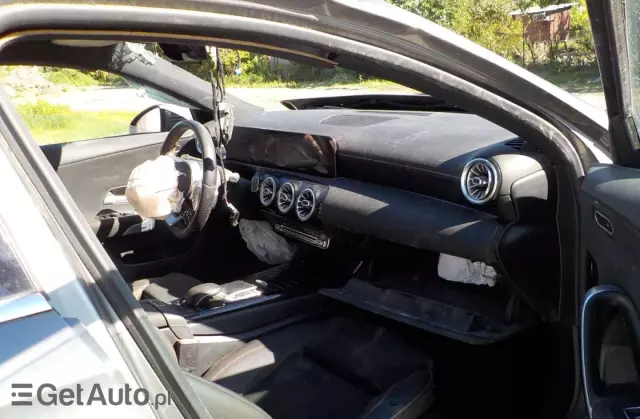 MERCEDES-BENZ Klasa A 200 AMG Line 7G-DCT