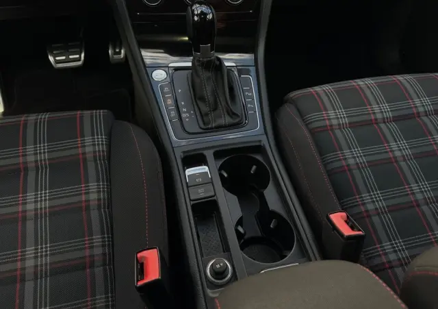 VOLKSWAGEN Golf GTI 2.0 TSI OPF DSG Performance