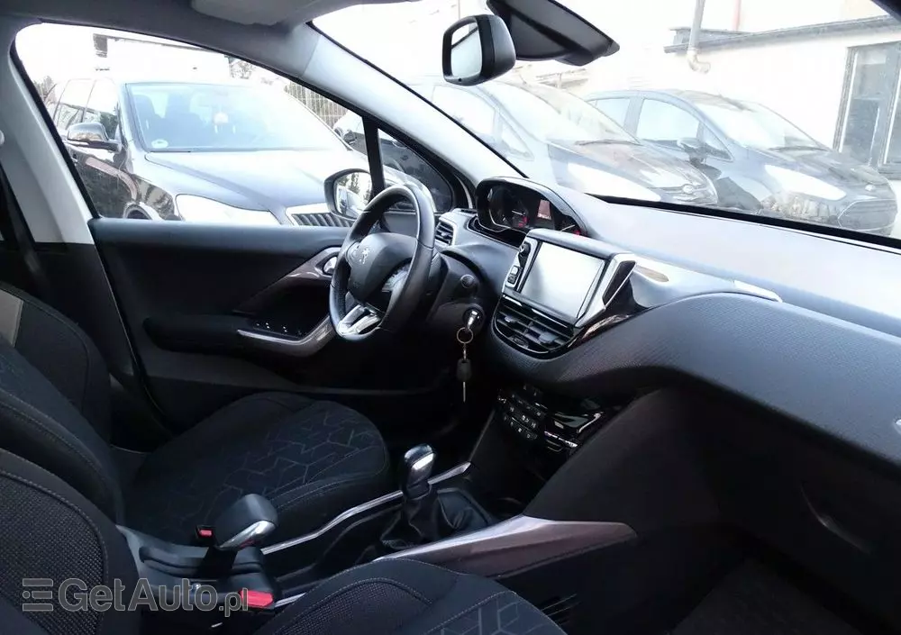 PEUGEOT 2008 1.2 Pure Tech Style